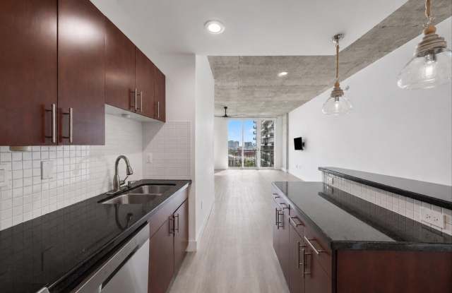 300 S AUSTRALIAN Avenue Gallery 3