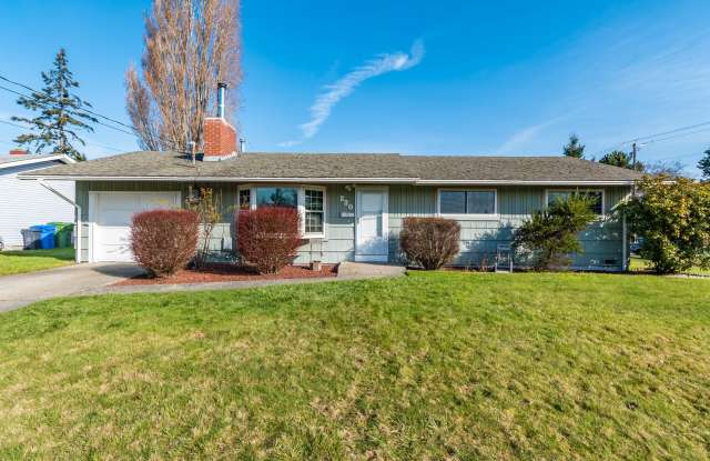 Charming 3-Bedroom Home on Spacious Corner Lot - 230 Southwest 10th Avenue, Oak Harbor, WA 98277