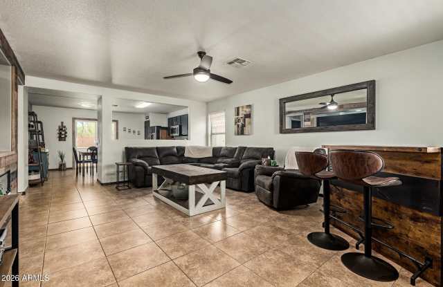 3032 W Red Fox Road Gallery 4