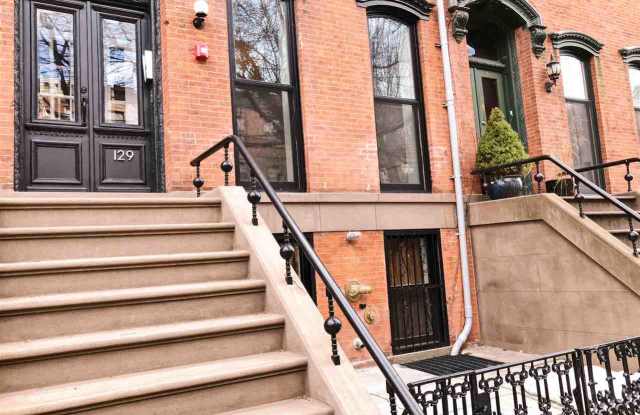 129 WAYNE ST - 129 Wayne Street, Jersey City, NJ 07302