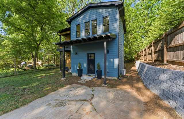 2BR Kirkwood Home - Mins to Downtown ATL, Emory & Decatur Gallery 3
