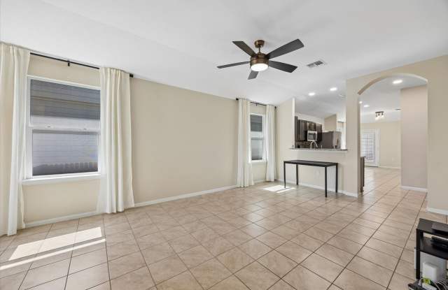 Single-Story 4-Bed Home Next to a Dog Park in Pioneer Hill, $2,150/mo Gallery 4