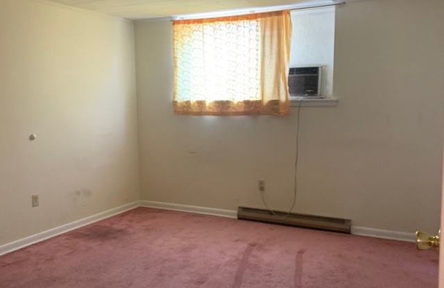 5 Bedroom 3 Bath House with 2 Car Garage Gallery 3