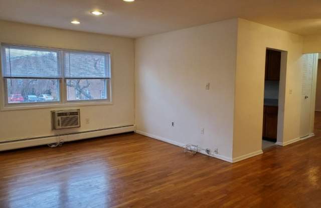 21 Hinchman Ave Gallery 4