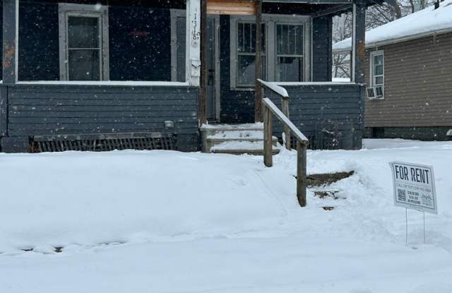 Budget-Friendly 2-Bedroom, 1-Bathroom Home – $900/Month photos photos