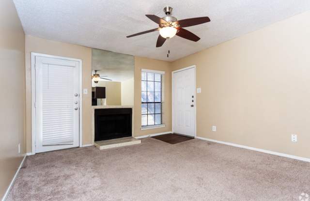 Crossings at Irving Apartments Gallery 2