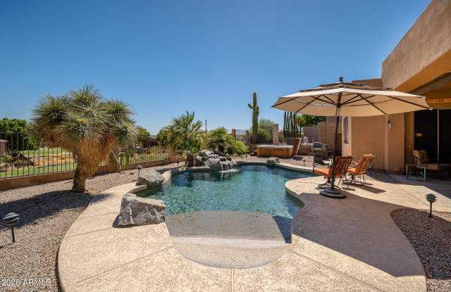 6037 W ROBIN Lane Gallery 1