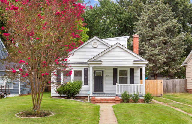 2913 Sir Walter Lane photos photos