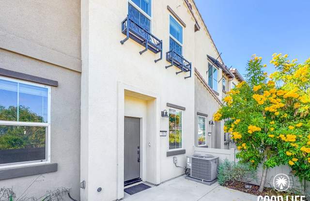 SD: Inviting 3BD/2.5BA Home in San Marcos with Private Patio, 2-Car Garage & In-Unit Laundry photos photos