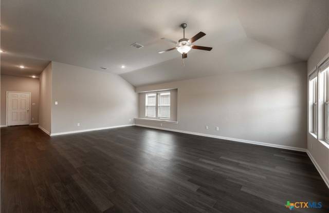 1120 Eagle Crossing Gallery 4