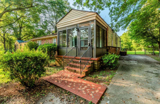 4 bed/2 bath off Olive Road, with fenced back yard! Vouchers Accepted! Gallery 1
