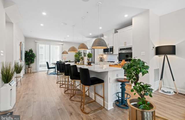 106 ALBANY Place Gallery 4