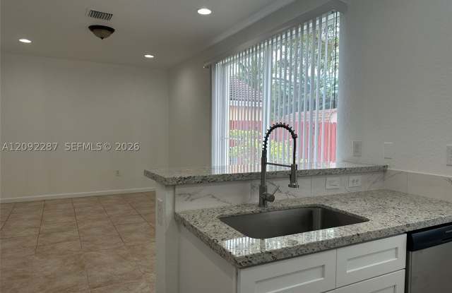 2031 SE 14th Ct Gallery 4