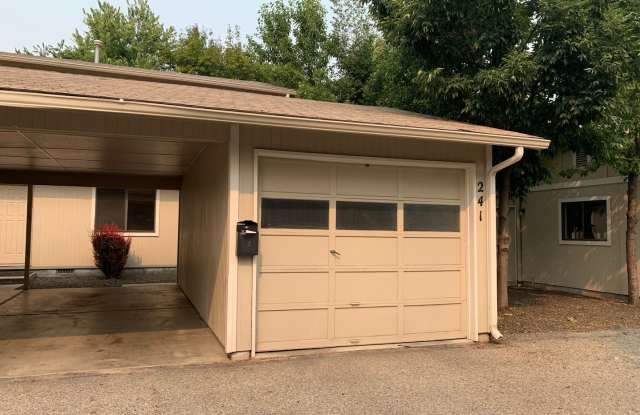 2 bedroom 1.5 bath. Downtown Townhome Close to BSU with Garage! photos photos
