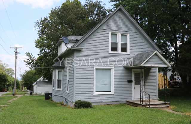2 Bedroom 2 Bath House - 900 South 6th Street, Burlington, IA 52601