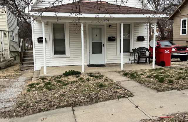 1206 W Maple Ave - 2 - 1206 West Maple Avenue, Independence, MO 64050