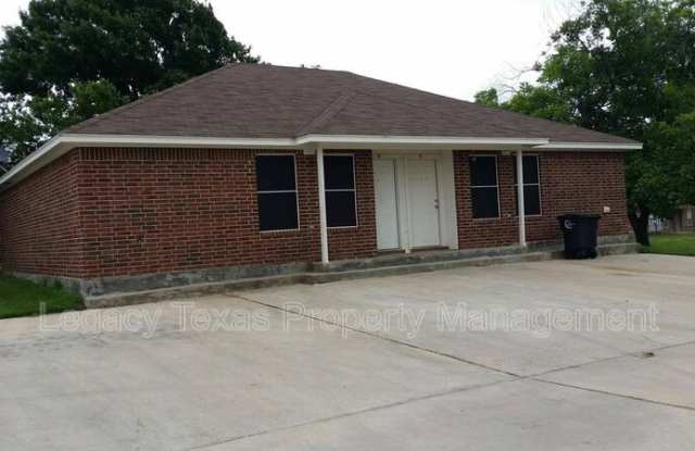 641 E WOODARD photos photos