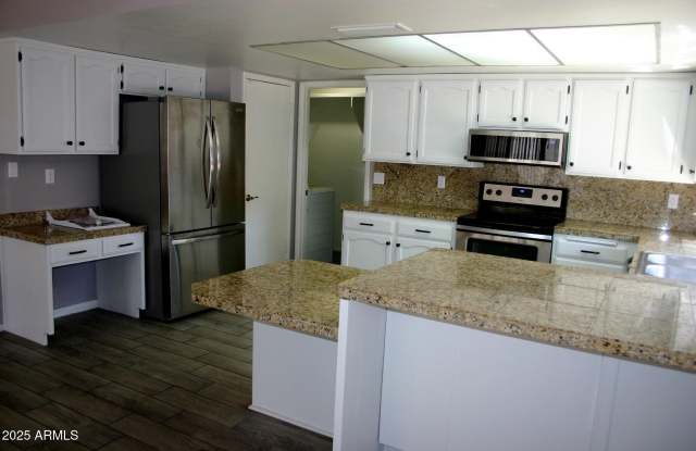 2217 S Las Flores Gallery 3