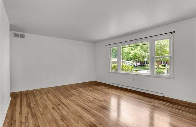 895 West POPLAR Street Gallery 4