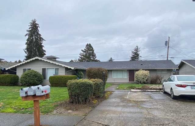 1897 32nd Pl NE photos photos