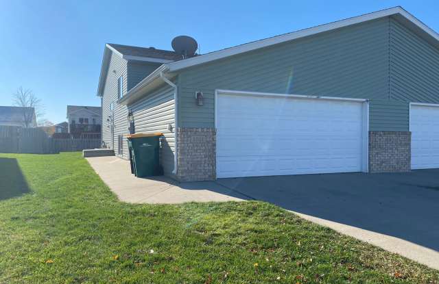 3 Bed 2 Bath Twin-Home - 1011 42nd Avenue West, West Fargo, ND 58078