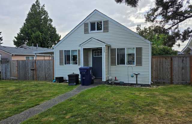 Comfortable Tacoma Craftsman Home! photos photos