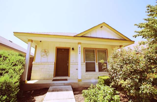 2 bedroom 1 bath adorable home Gallery 1