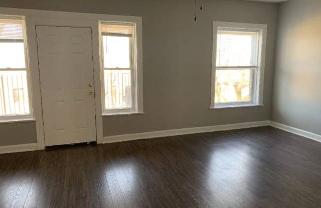 6127 S King Dr 1 Gallery 2