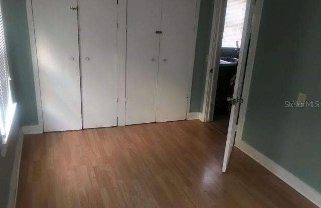947 JAMES AVENUE S Gallery 4