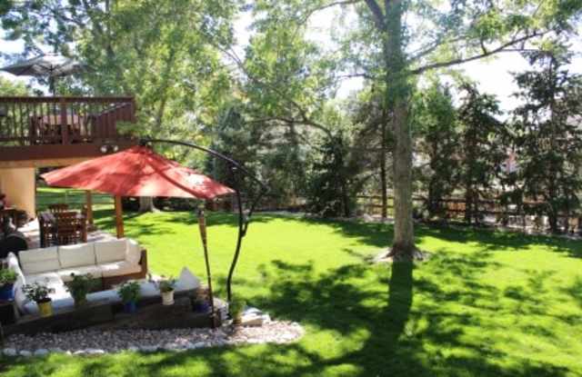 8113 S Wabash Ct Gallery 3