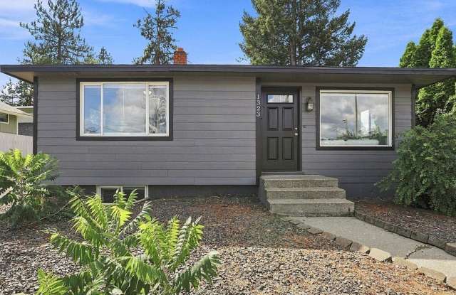 4-bedroom, 1 bath Beautifully Updated Single Family Home Available Now! - Northwest Francis Gallery 1