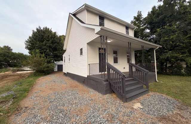 215 THOMAS Avenue N Gallery 1