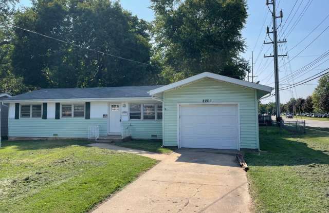 3 Bedroom, 1 Bathroom Home Across from Mercy Hospital photos photos