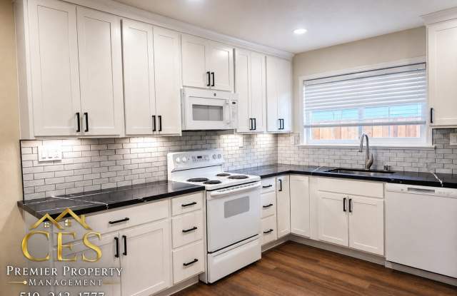 3 bedroom 2 bathroom  Sunny Updated home Near Community Park Gallery 1