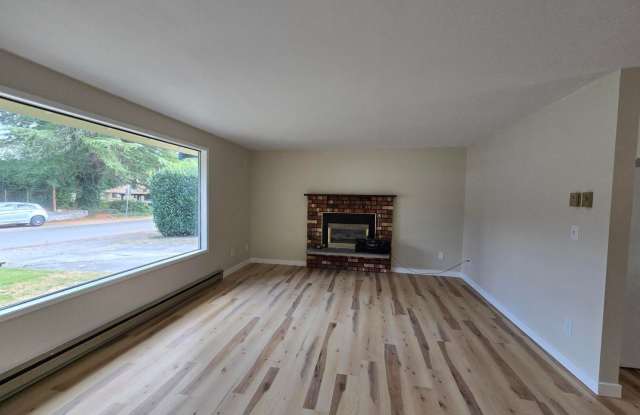 2 Bedroom, 2 Bathroom House in Burlington! Gallery 3