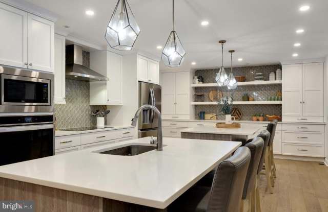 7312 BURDETTE Court Gallery 2