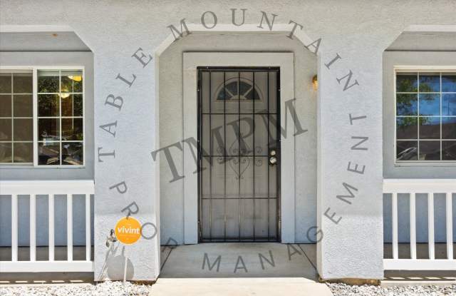 3 Berry Ct., Oroville - Views of Table Mountain! Updated! w/Solar! Gallery 3
