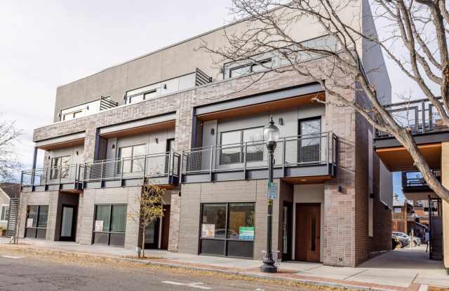 Stunning 3-Story Townhome in Oldtown Louisville Gallery 1