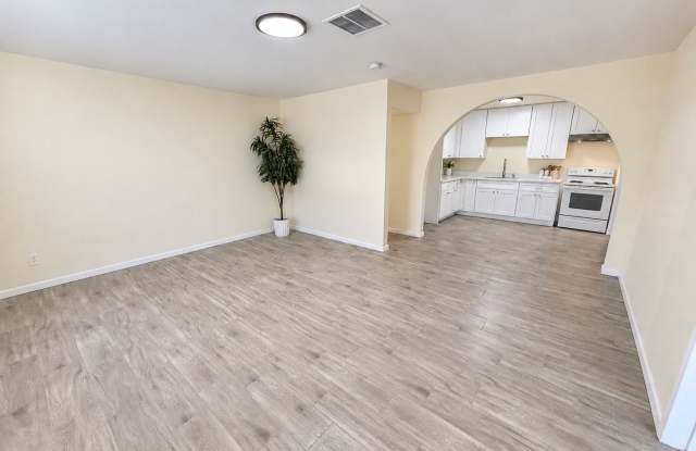 Spacious 5-Bedroom Home with 2 Baths – Plenty of Room to Live & Entertain Gallery 4