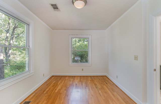 Charming 4 Bedroom Rental photos photos