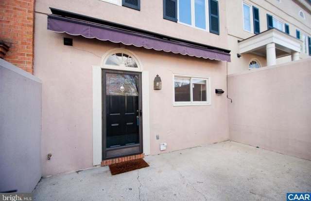 1566 GARDEN Court Gallery 2