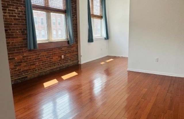 240 Main St Gallery 4