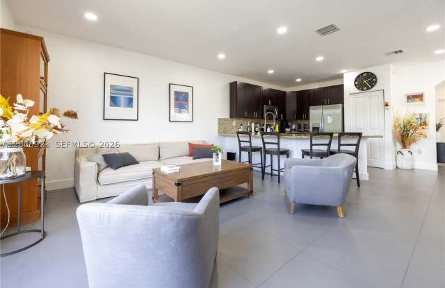 345 NE 194th Ln Gallery 3