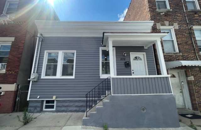 572 N 9Th St photos photos