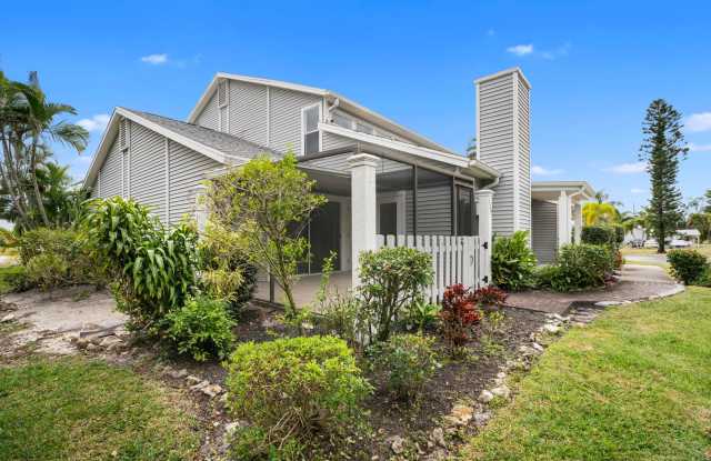 Well-maintained,2 bed 2 bath two-story condo located in Fort Myers Gallery 4