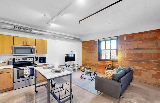 700 Central Gallery 2
