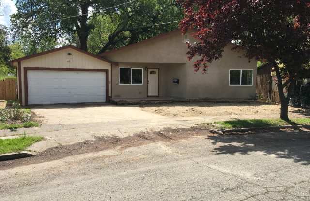 Charming home near river trails! Gallery 1
