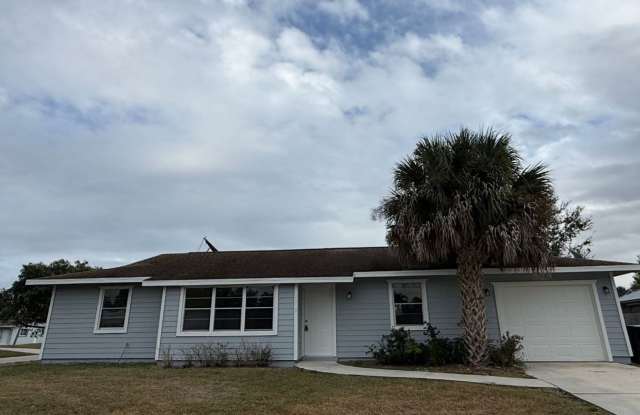 3/2/1 with screened in patio/pool photos photos