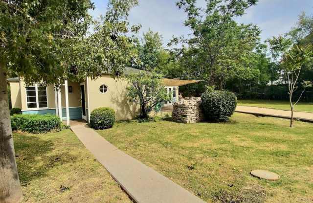 953 W GLENROSA Avenue Gallery 2