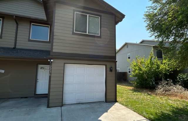 2236 SW Reindeer Ave photos photos